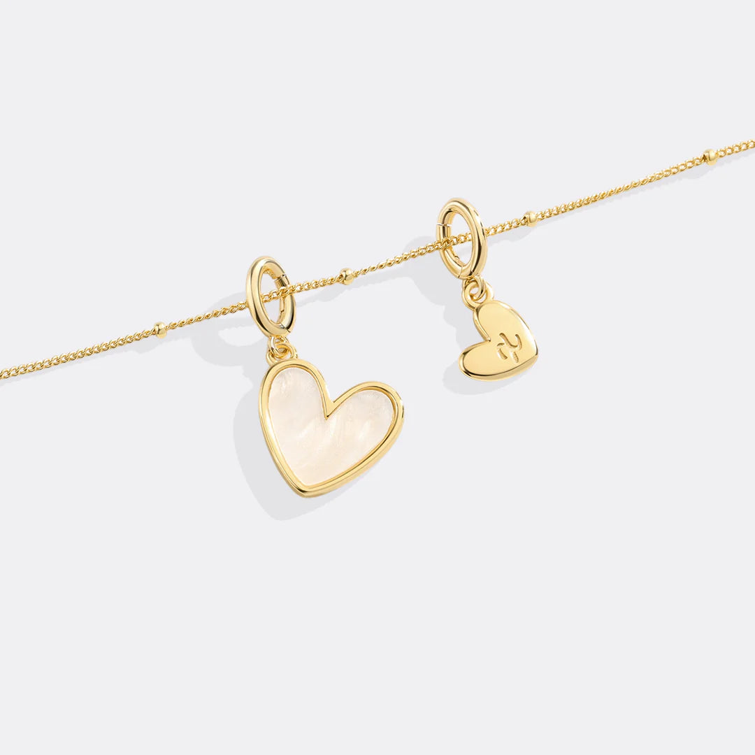 COLLIER INITIAL EN NACRE EN FORME DE CŒUR