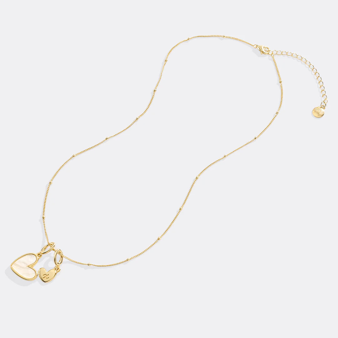 COLLIER INITIAL EN NACRE EN FORME DE CŒUR