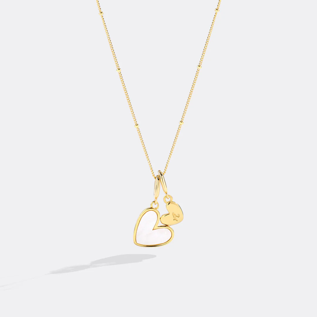 COLLIER INITIAL EN NACRE EN FORME DE CŒUR